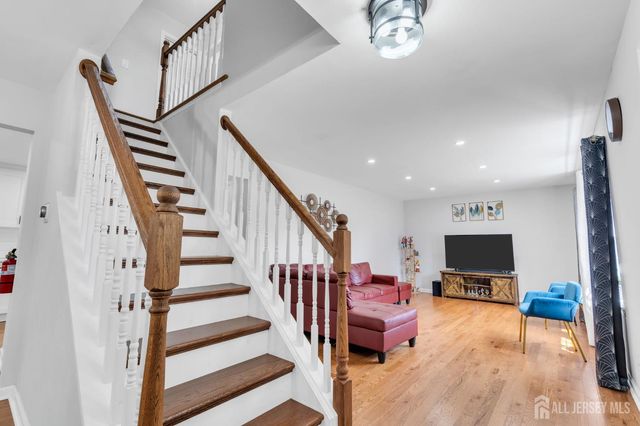 14 Dumont Round, Hillsborough, NJ 08844
