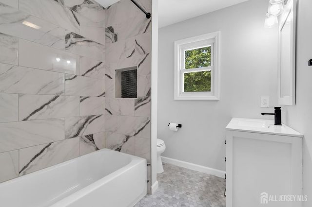 14 Dumont Round, Hillsborough, NJ 08844