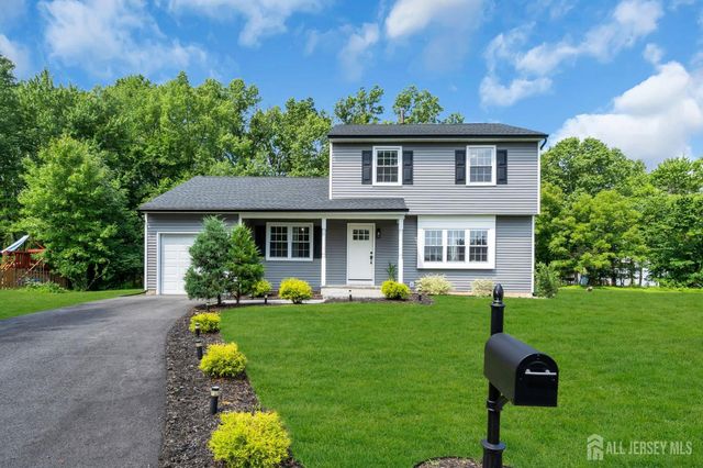 14 Dumont Round, Hillsborough, NJ 08844