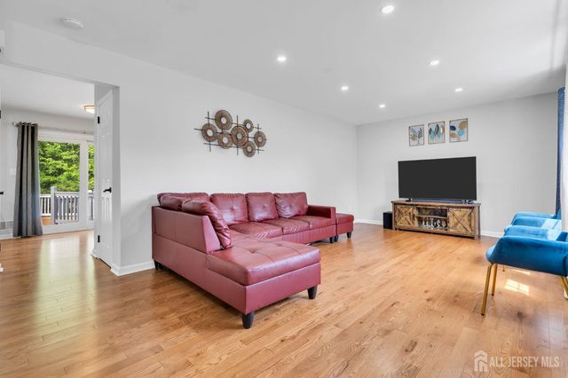 14 Dumont Round, Hillsborough, NJ 08844