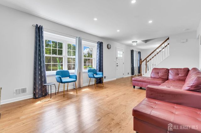 14 Dumont Round, Hillsborough, NJ 08844