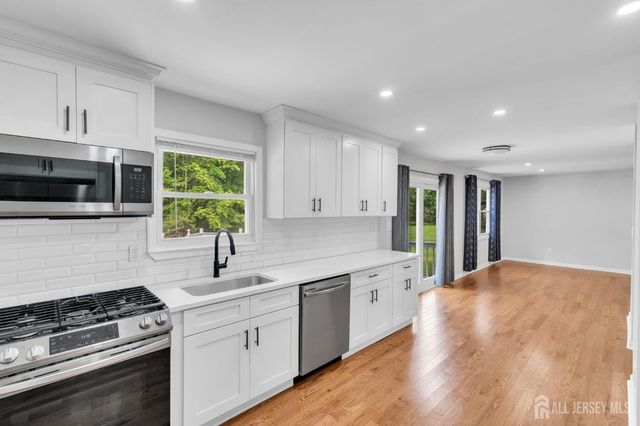 14 Dumont Round, Hillsborough, NJ 08844
