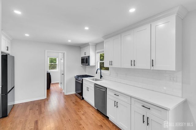 14 Dumont Round, Hillsborough, NJ 08844