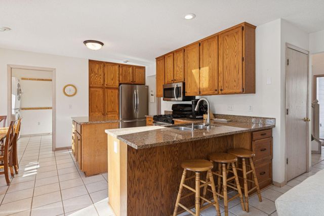 2605 Kennelly Place, Burnsville, MN 55337