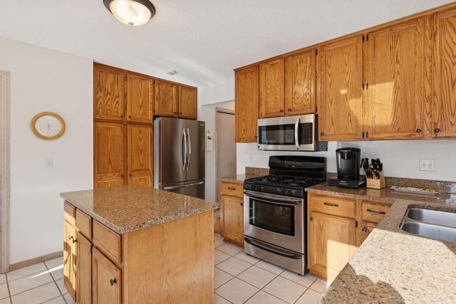 2605 Kennelly Place, Burnsville, MN 55337