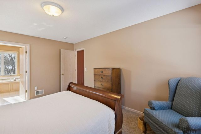 2605 Kennelly Place, Burnsville, MN 55337