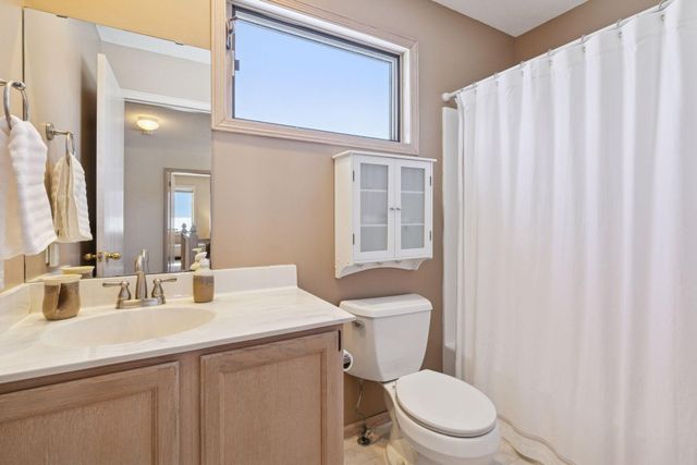 2605 Kennelly Place, Burnsville, MN 55337