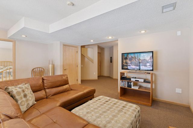 2605 Kennelly Place, Burnsville, MN 55337