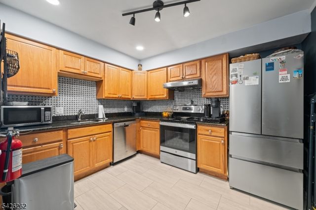 2 Ann St 203, Clifton City, NJ 07013