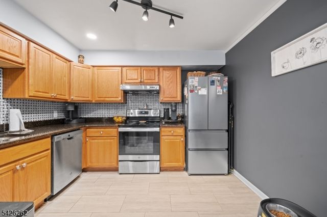 2 Ann St 203, Clifton City, NJ 07013