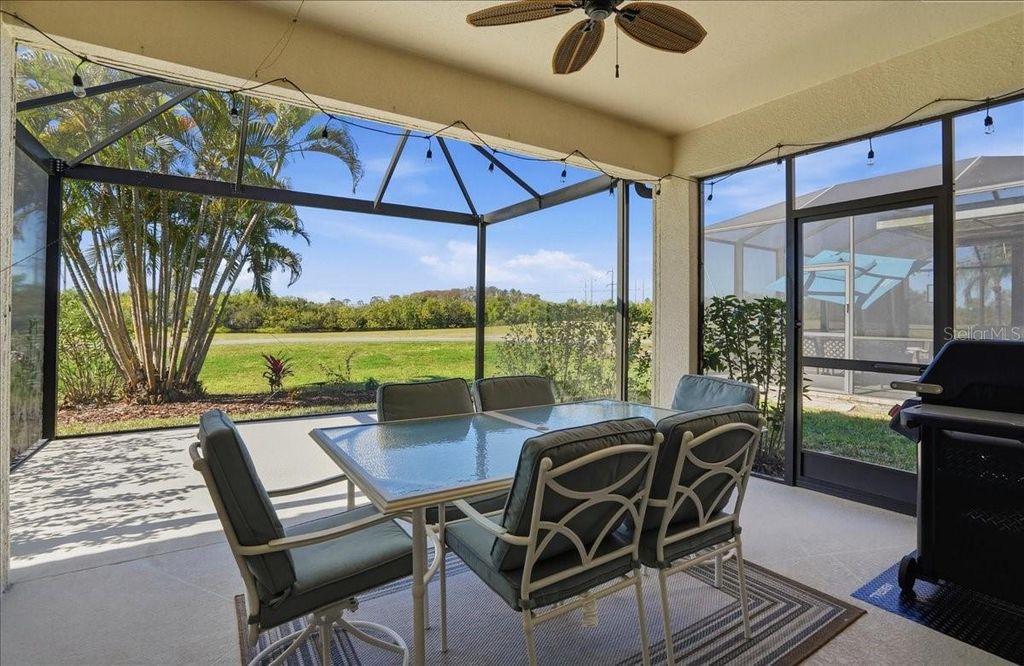 Image 26 of property listing at 8997 STONE HARBOUR LOOP, Bradenton, FL 34212