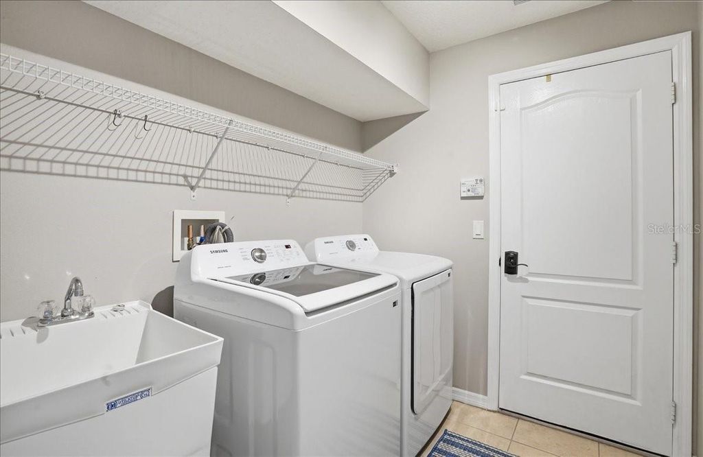 Image 40 of property listing at 8997 STONE HARBOUR LOOP, Bradenton, FL 34212