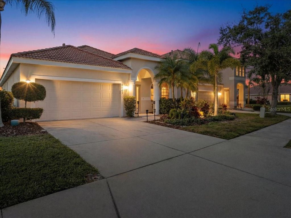 Image 7 of property listing at 8997 STONE HARBOUR LOOP, Bradenton, FL 34212