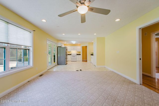 419 Deer Lake Rd, Elizabethtown, KY 42701