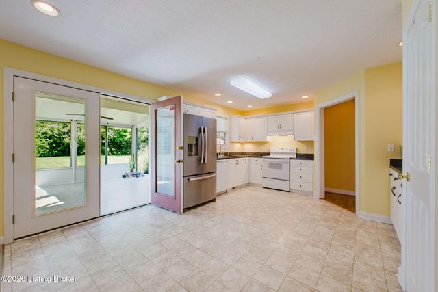 419 Deer Lake Rd, Elizabethtown, KY 42701