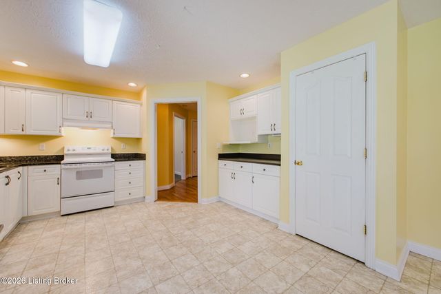 419 Deer Lake Rd, Elizabethtown, KY 42701