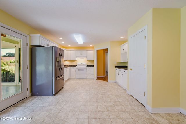 419 Deer Lake Rd, Elizabethtown, KY 42701