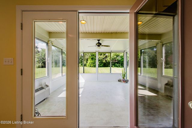 419 Deer Lake Rd, Elizabethtown, KY 42701