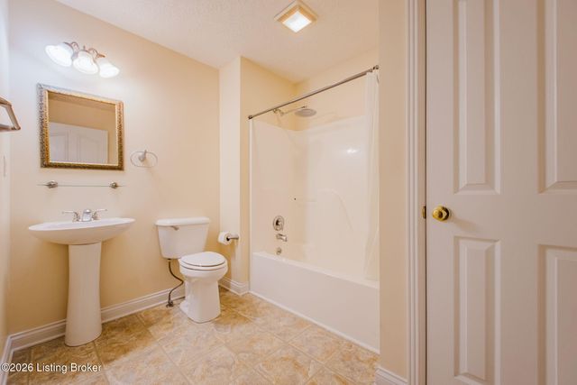 419 Deer Lake Rd, Elizabethtown, KY 42701