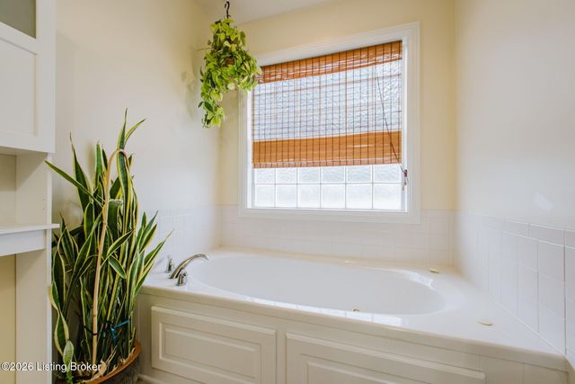 419 Deer Lake Rd, Elizabethtown, KY 42701