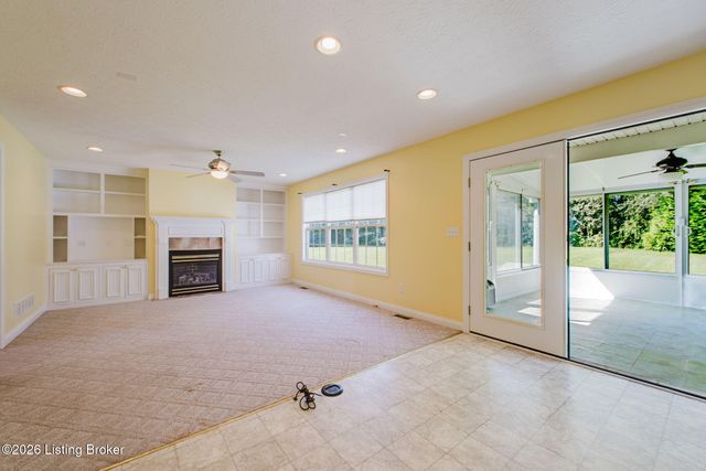 419 Deer Lake Rd, Elizabethtown, KY 42701