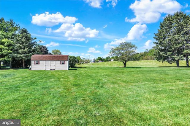 172 N LINDEN ST, Manheim, PA 17545