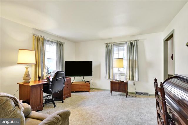 172 N LINDEN ST, Manheim, PA 17545