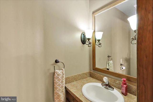 172 N LINDEN ST, Manheim, PA 17545