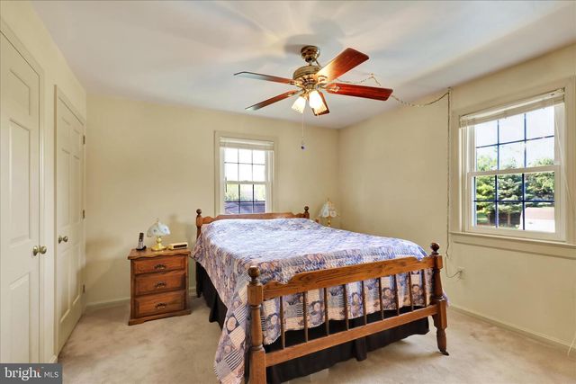 172 N LINDEN ST, Manheim, PA 17545