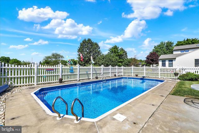 172 N LINDEN ST, Manheim, PA 17545