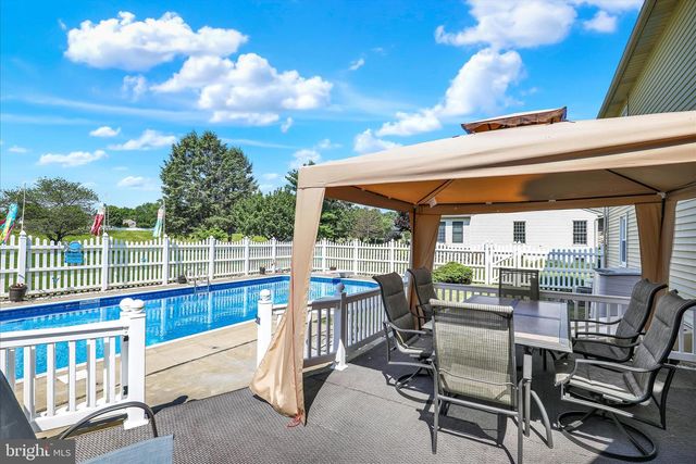 172 N LINDEN ST, Manheim, PA 17545