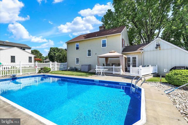 172 N LINDEN ST, Manheim, PA 17545