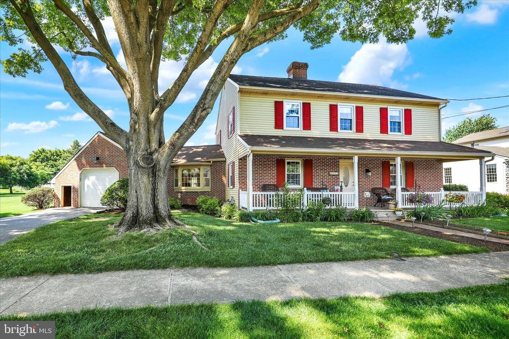 172 N LINDEN ST, Manheim, PA 17545