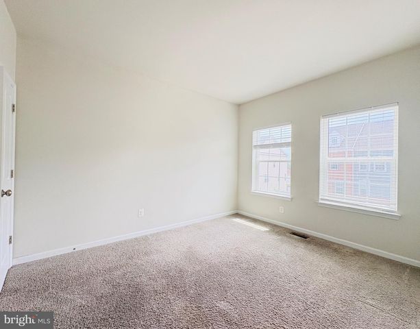 11032 BLACKBURN COVE LN, Manassas, VA 20109