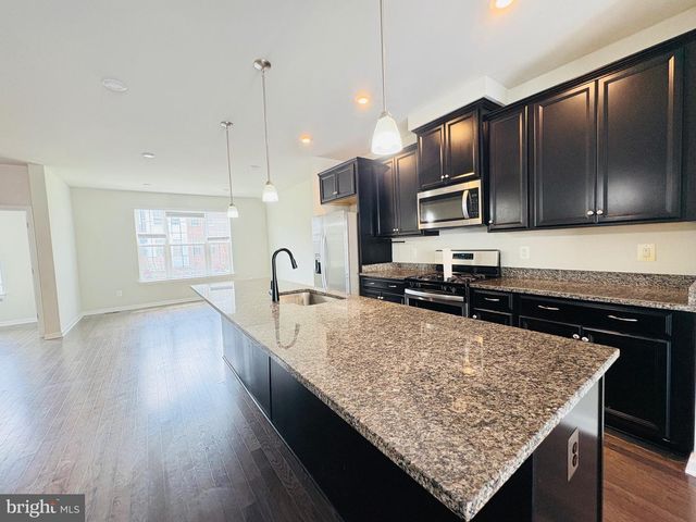11032 BLACKBURN COVE LN, Manassas, VA 20109