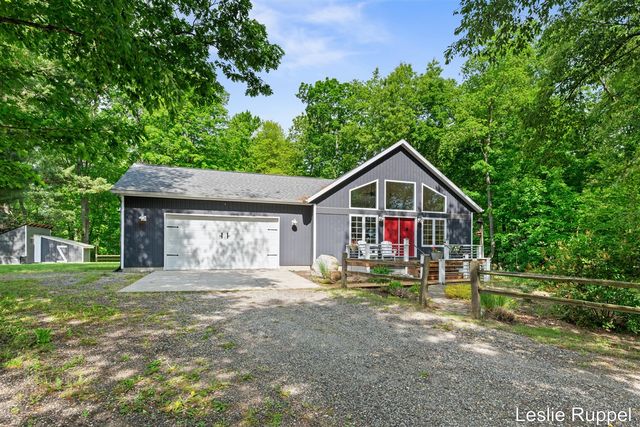 13015 Ritchie Avenue, Cedar Springs, MI 49319