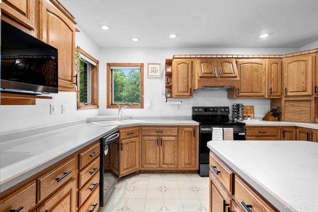 W5974 Springview Dr, Norway, MI 49870