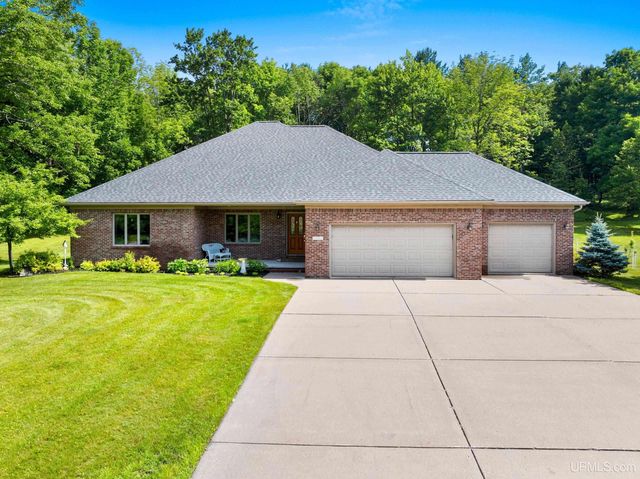 W5974 Springview Dr, Norway, MI 49870