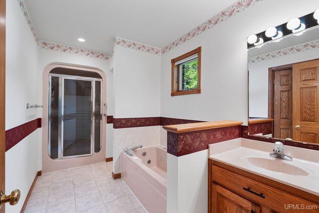 W5974 Springview Dr, Norway, MI 49870