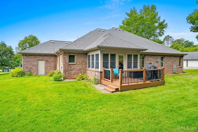 W5974 Springview Dr, Norway, MI 49870