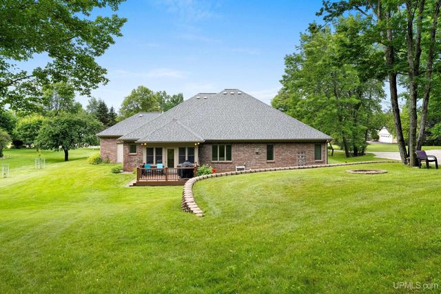 W5974 Springview Dr, Norway, MI 49870