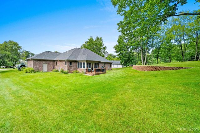 W5974 Springview Dr, Norway, MI 49870