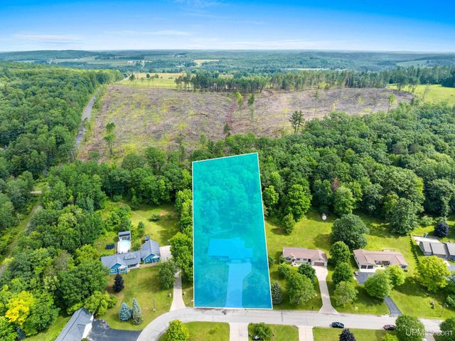 W5974 Springview Dr, Norway, MI 49870