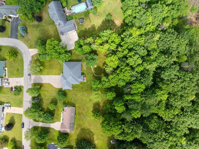 W5974 Springview Dr, Norway, MI 49870
