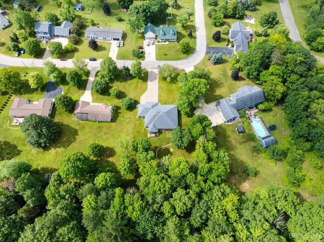 W5974 Springview Dr, Norway, MI 49870