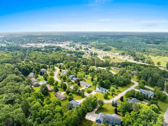 W5974 Springview Dr, Norway, MI 49870