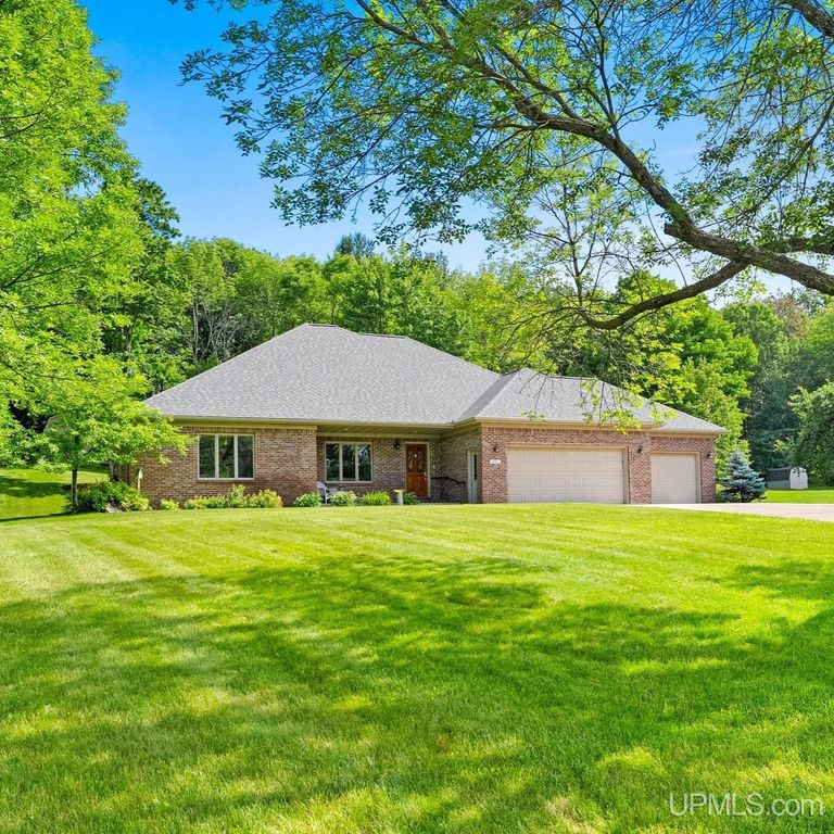 W5974 Springview Dr, Norway, MI 49870