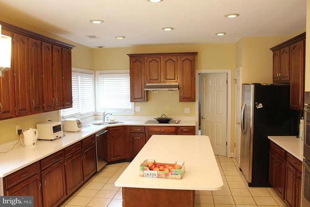 9706 MIDDLETON RIDGE RD, Vienna, VA 22182