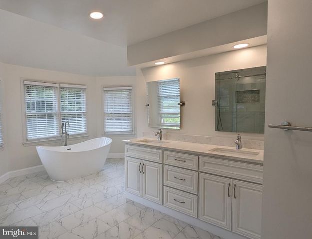 9706 MIDDLETON RIDGE RD, Vienna, VA 22182
