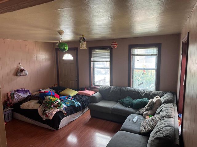 1930 S 6th STREET, Milwaukee, WI 53204